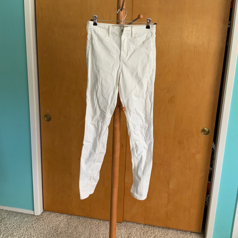 White skinny jeans.